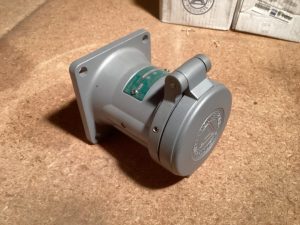 WIRE PLUG, PANEL MOUNT, 100-AMP PIN/PLUG, SPRING DOOR, 4-POLE, 3-WIRE, 250V DC, 600V AC (Copy)