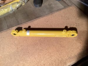 CYLINDER, HYDRAULIC, BAIL, 150 T