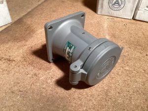 WIRE PLUG, PANEL MOUNT, 100-AMP PIN/PLUG, SPRING DOOR, 4-POLE, 4-WIRE, 250V DC, 600V AC